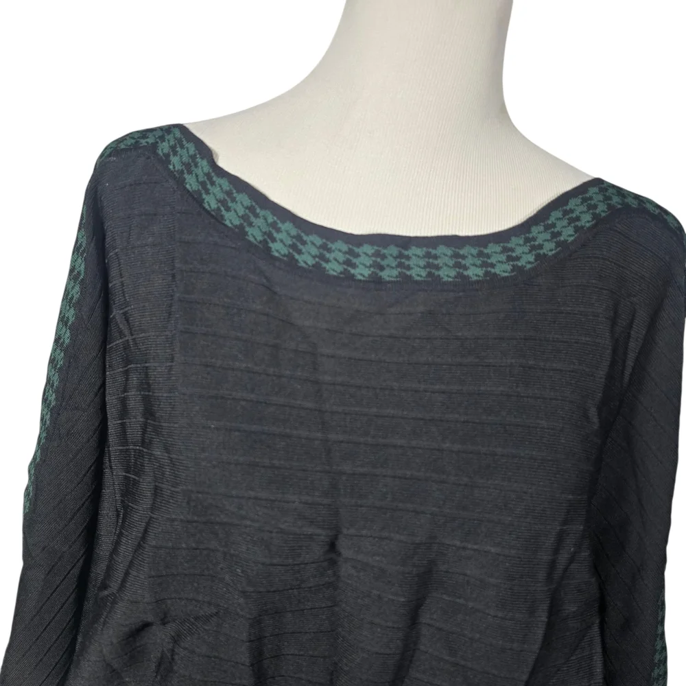 Carmen Marc Valvo Medium Black and Green Batwing Knit Top - Picture 2 of 8